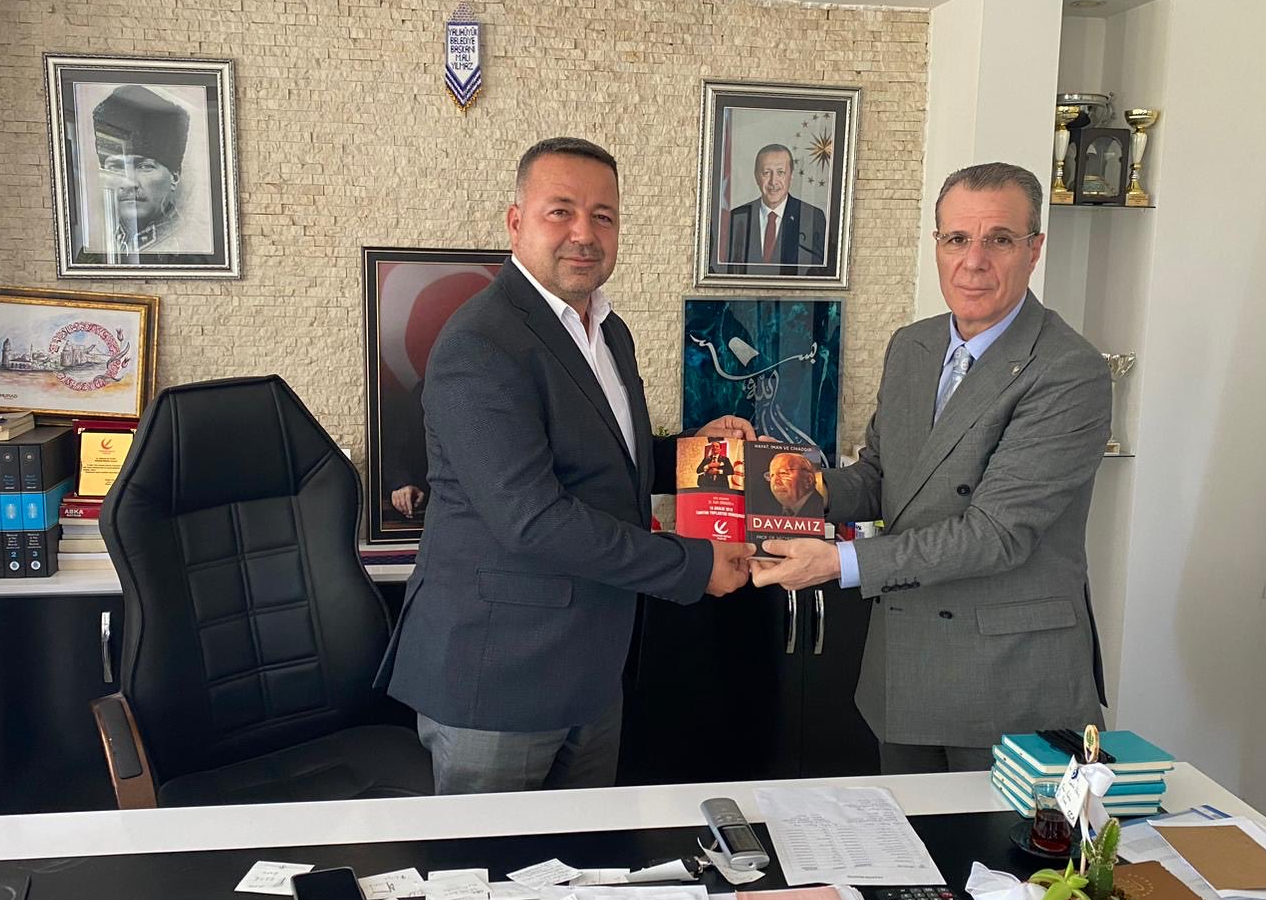Yalıhüyük Belediye Başkanı Mehmet Ali Yılmaz ve beraberindeki 6 Meclis üyesi YRP'den ayrıldı