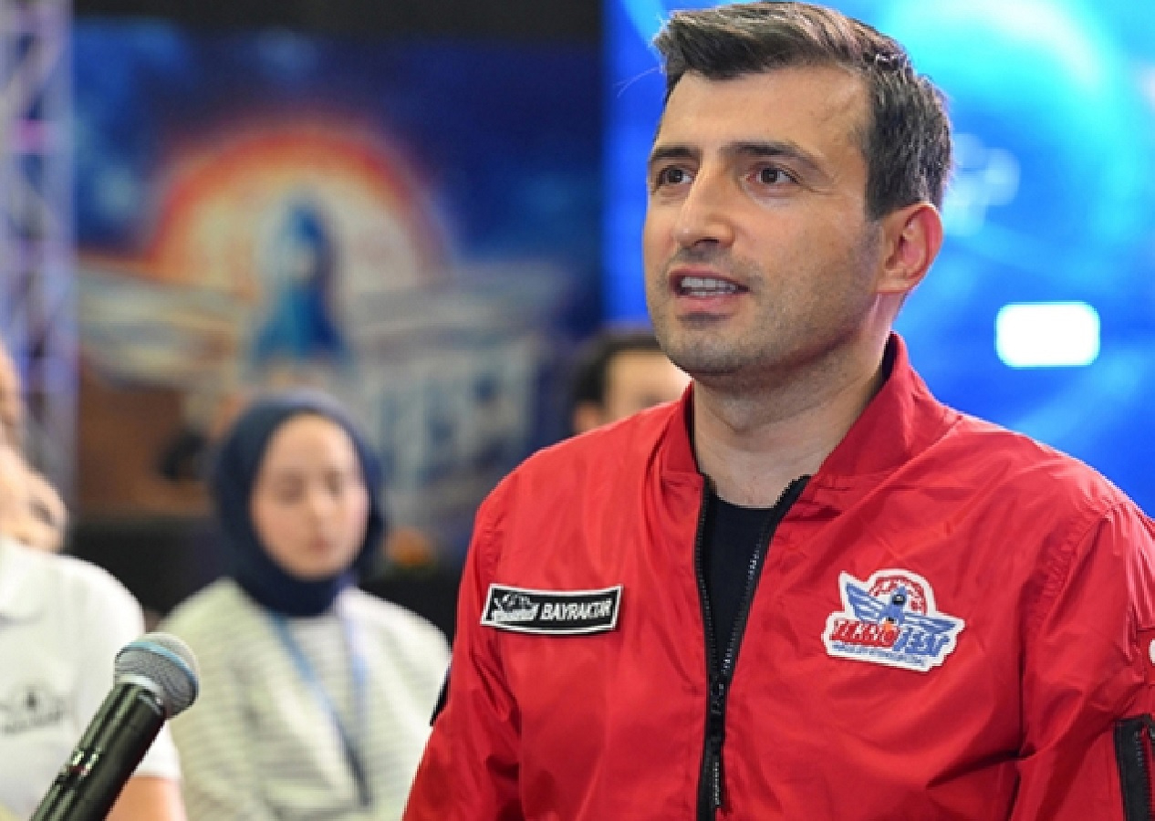 Antalya'da teknoloji şöleni: Bayraktar'dan gençlere ilham veren konuşma