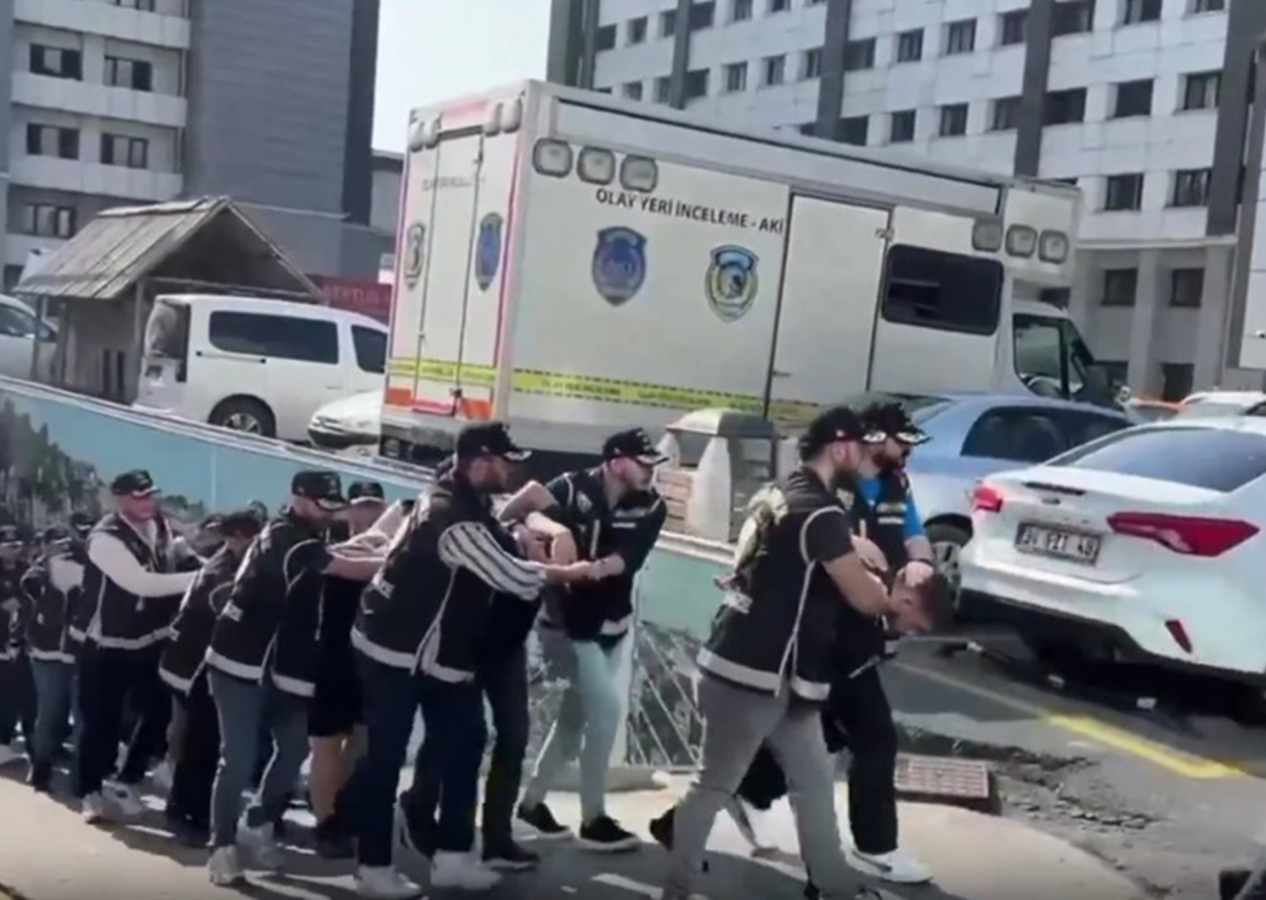 İstanbul'da birbiriyle husumetli 2 ayrı suç örgütüne KUYU-23 Operasyonu! 29 şüpheli yakalandı