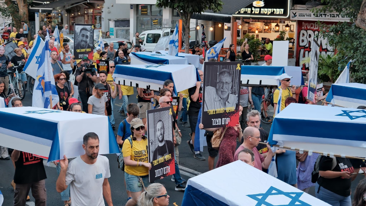 Tel Aviv’de hükümet karşıtı protestolar 5’inci gününde: Terörist ilan ettiler!