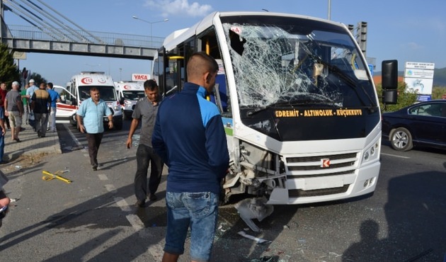 Okul yolunda feci kaza: 41 yaralı!...
