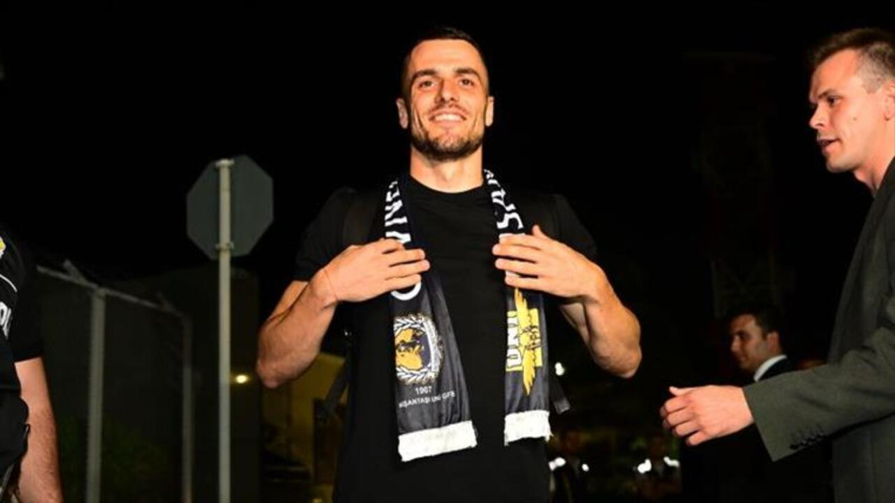 Fenerbahçe'nin yeni transferi Filip Kostic İstanbul'da!