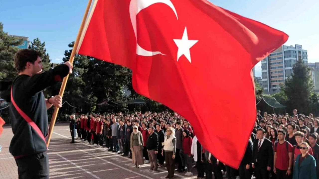 Bakan Tekin: Okullarda yarın şehitler için saygı duruşunda bulunulacak