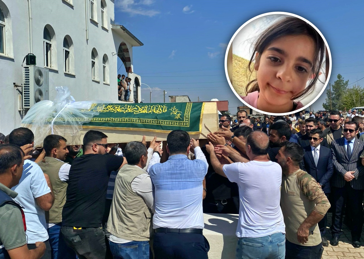 Narin'in cenazesinde gözyaşları sel oldu... Tabutuna bırakılan duvak yürekleri dağladı...