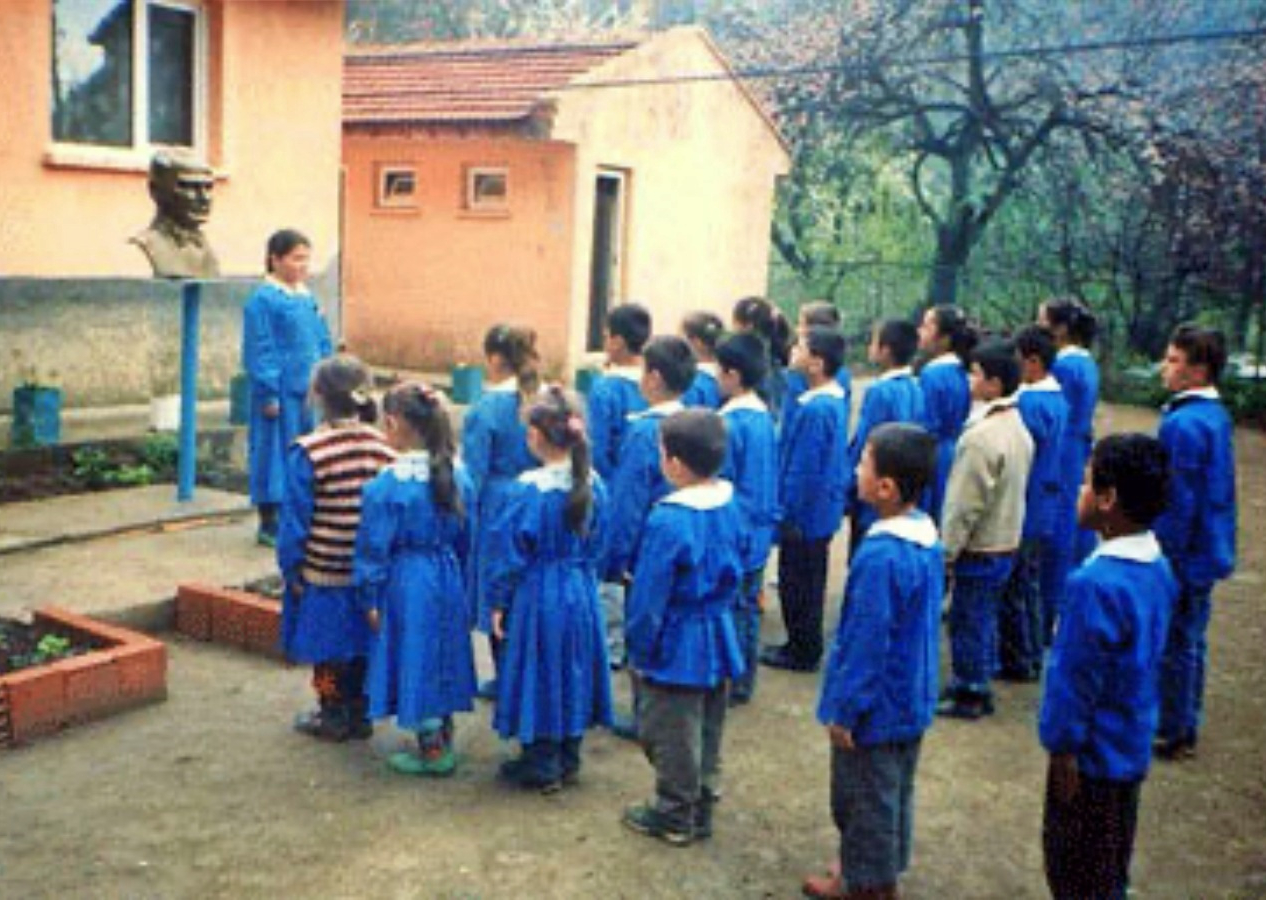 ŞUURSUZLUK VE UTANMAZLIK ARASINA SIKIŞMAK