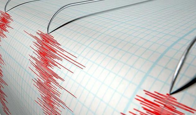 Endonezya'da 5,7 büyüklüğünde deprem