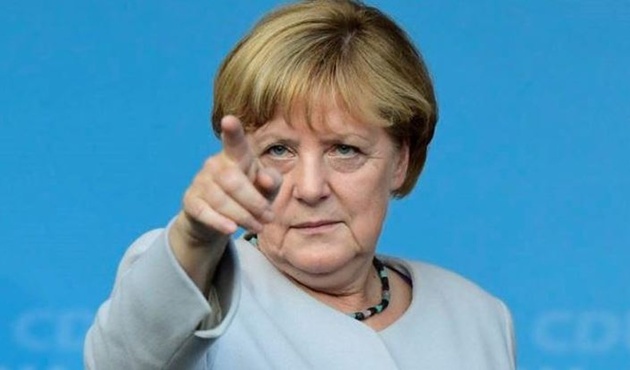 Merkel futbola da el attı, UEFA uyardı!