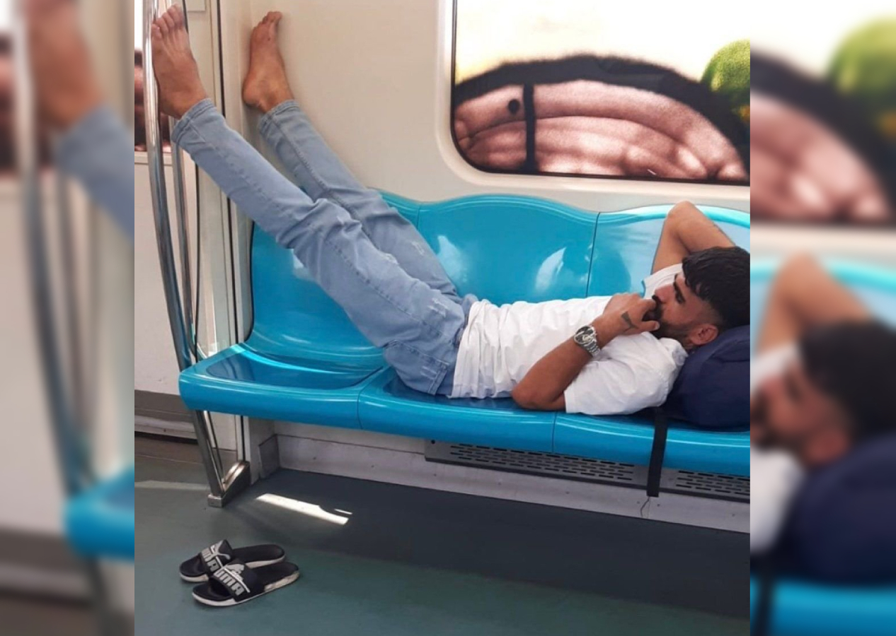 Marmaray'da bir şahıs terliklerini çıkarıp üç kişilik yere uzandı, keyif çattı
