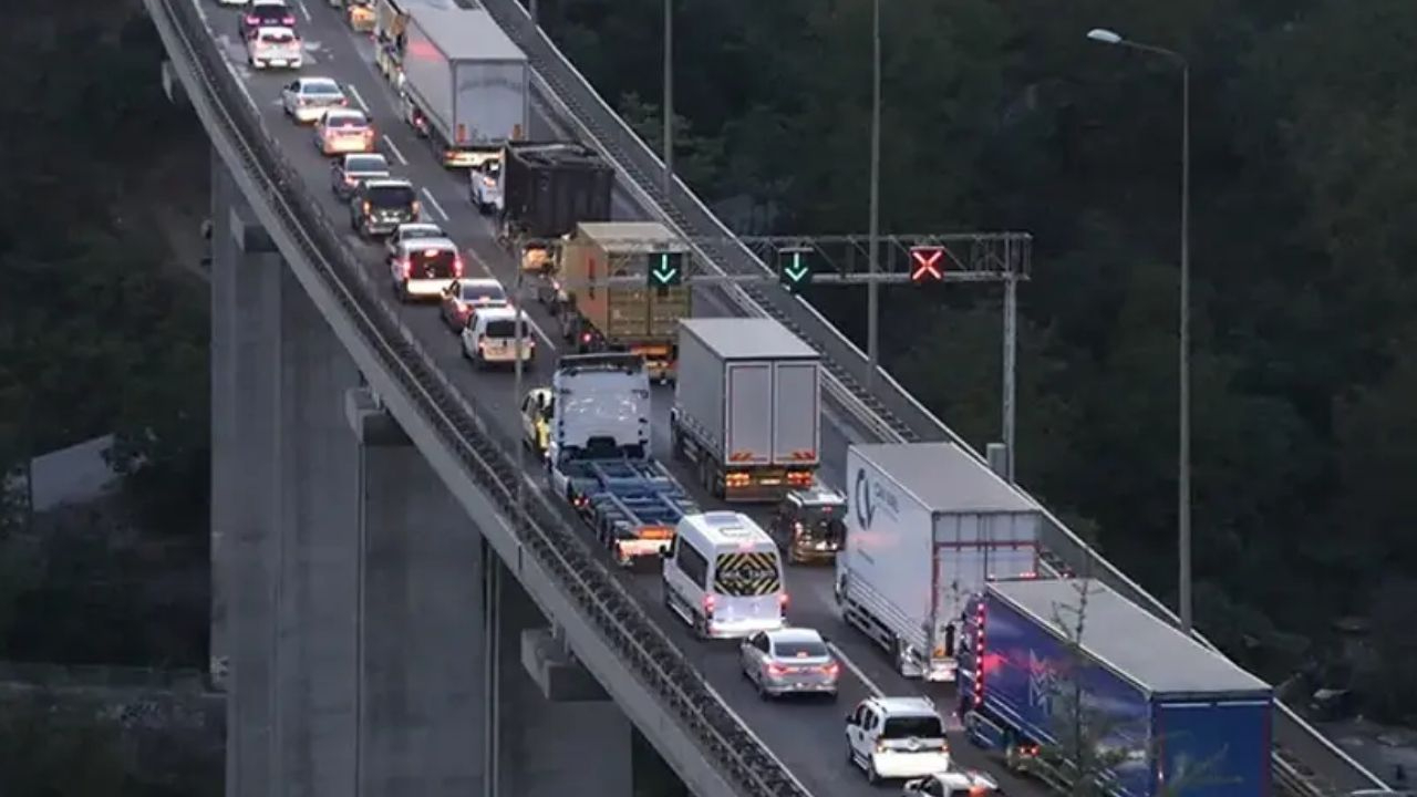 Anadolu Otoyolu'nda feci kaza! 3 TIR birbirine girdi trafik aksadı