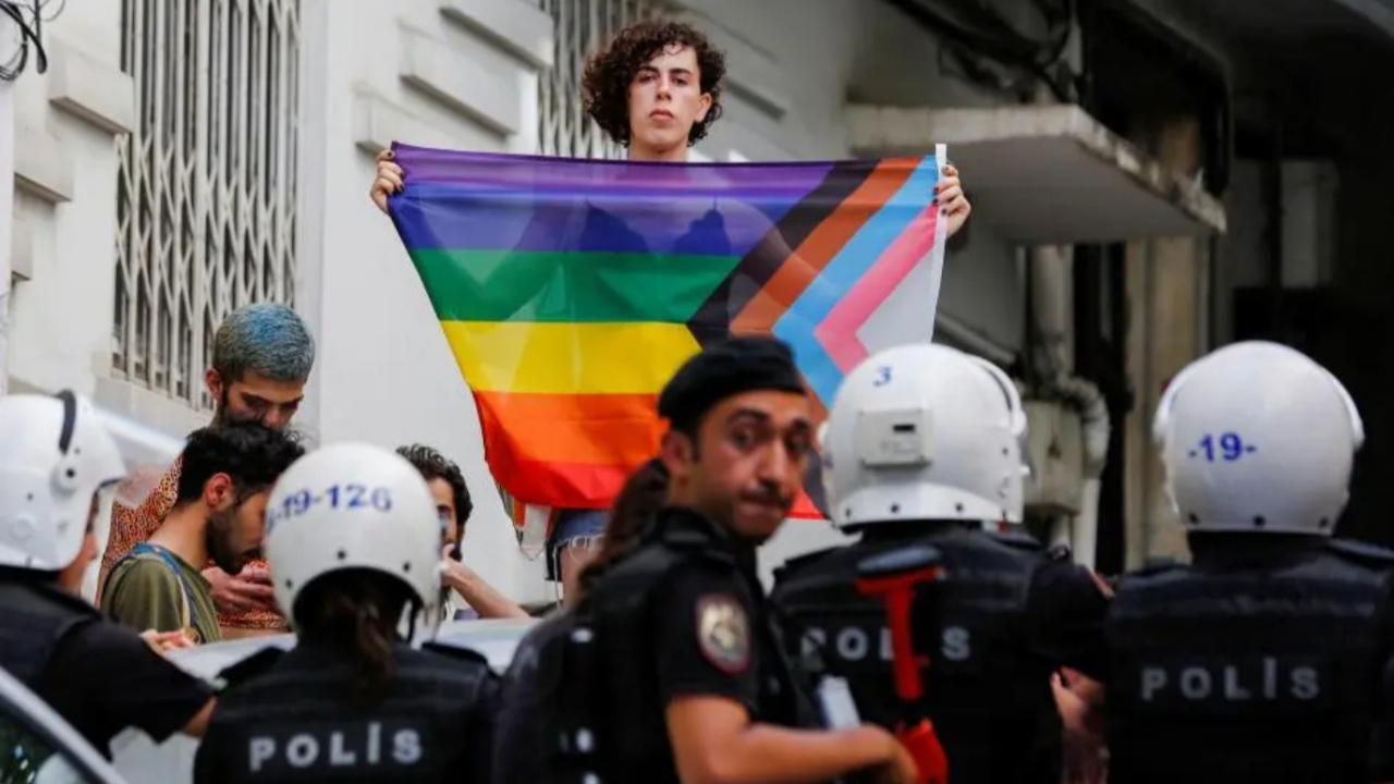 ABD ve Avrupa'dan Türkiye’deki LGBT derneklerine para aktı!