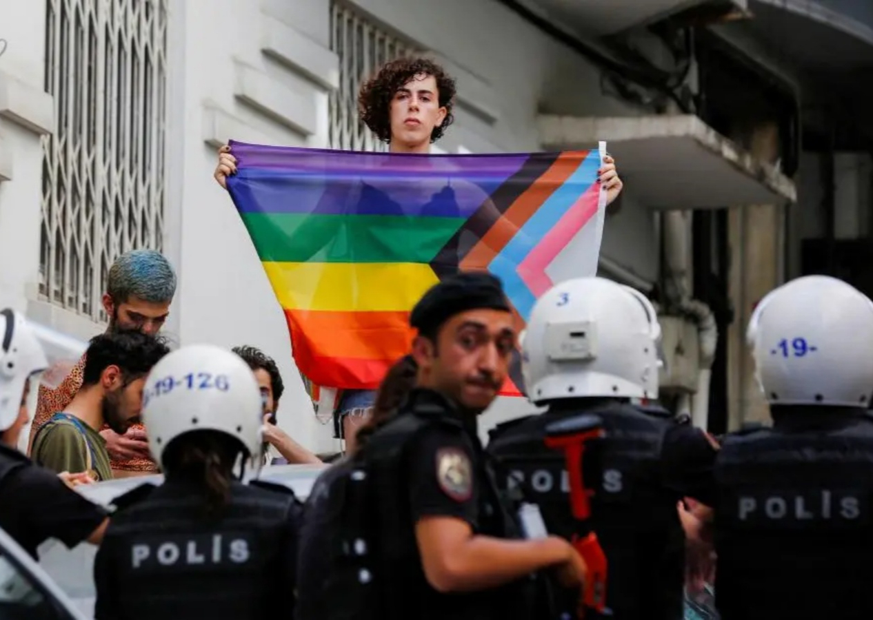 ABD ve Avrupa'dan Türkiye’deki LGBT derneklerine para aktı!