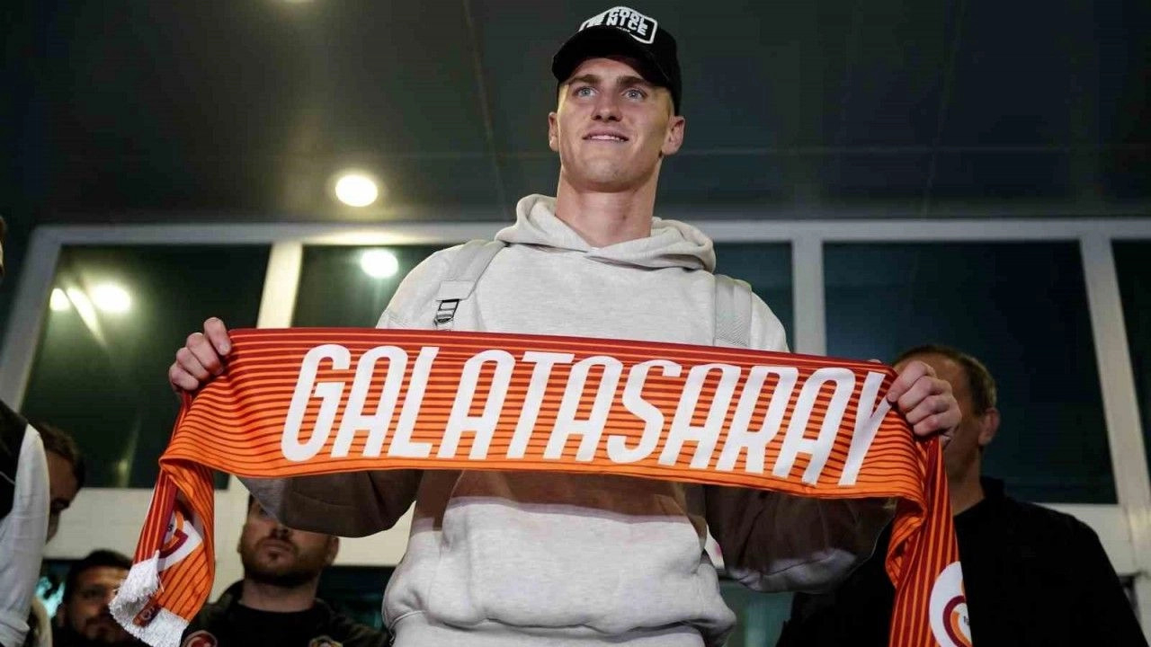 Galatasaray, Roland Sallai transferini resmen açıkladı: Oyuncu İstanbul'a geldi...