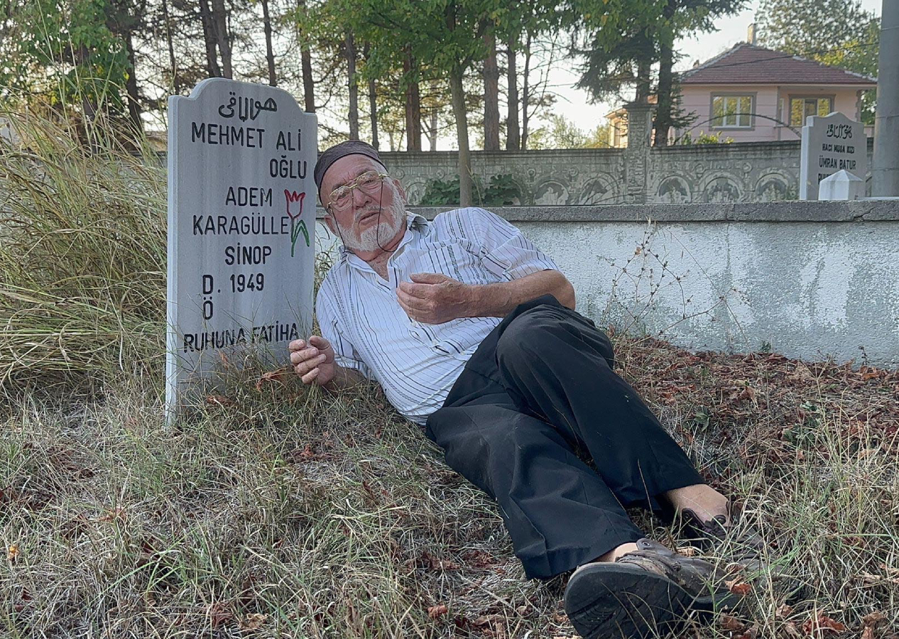 Düzceli Adem Karagülle gördüğü rüya sonrası kendi mezar taşını yaptırdı