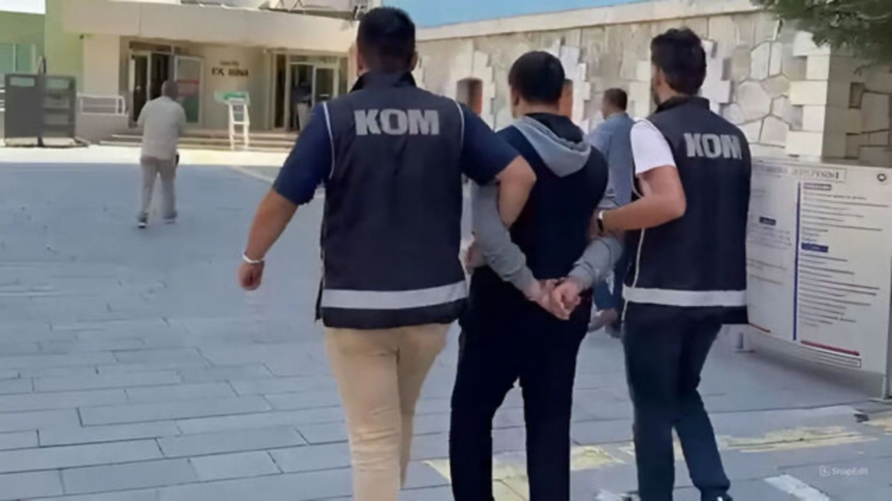 FETÖ'nün askeri ve emniyet mahrem yapılanmasına operasyon! Onlarca şüpheli yakalandı...