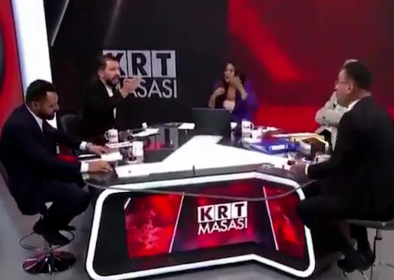 KRT TV canlı yayınında 'yırtık don' kavgası! Birbirlerinin üzerine yürüdüler, yayın kesildi!