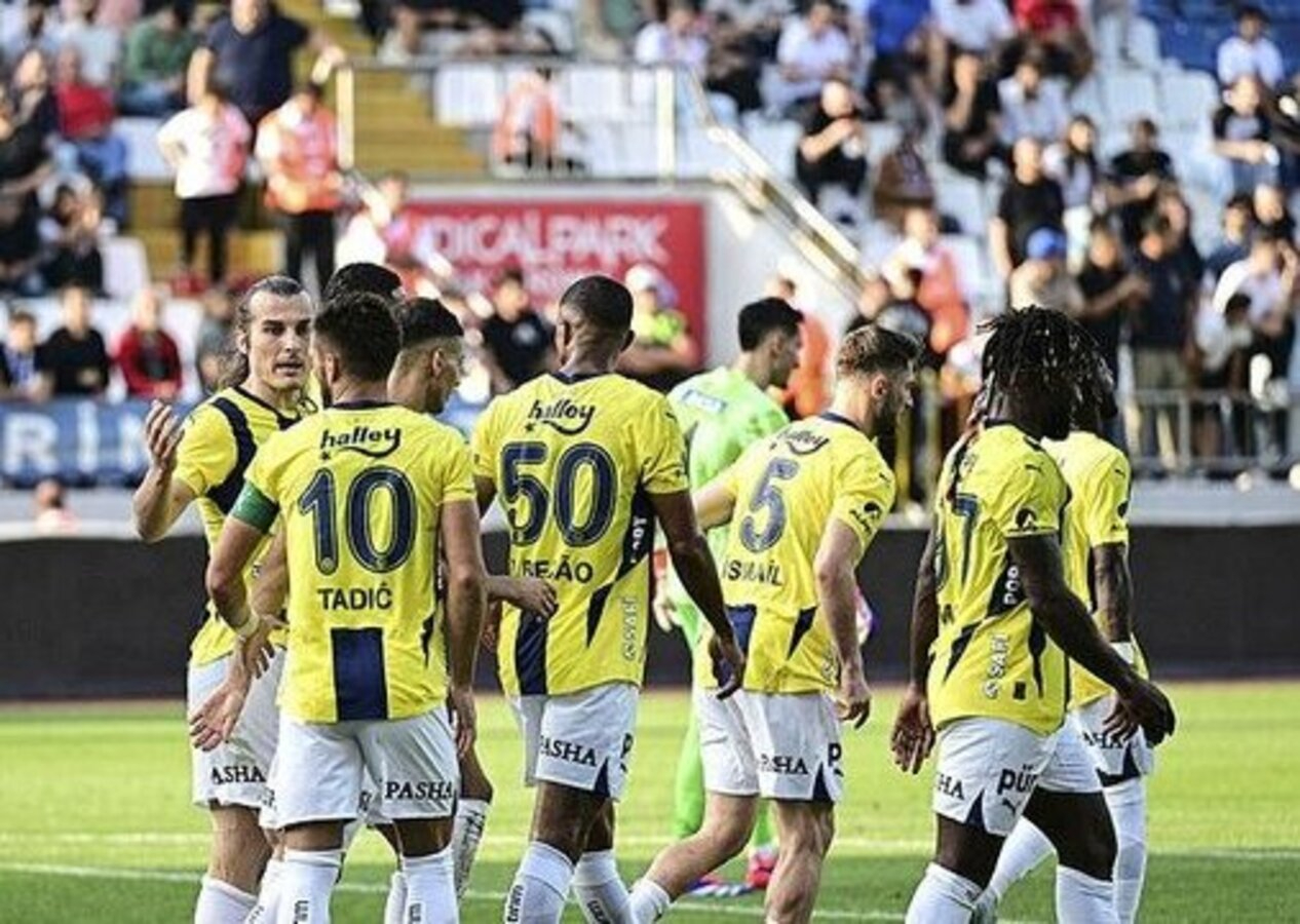 Fenerbahçe ilk yarıda fişi çekti, zirveyi yeniden ele geçirdi! Kasımpaşa 0 - 2 Fenerbahçe | Maçın özeti