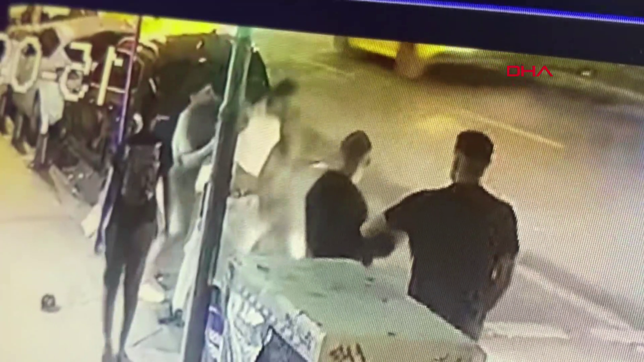 Şişli'de 2 kişinin yaralandığı bıçaklı kavganın güvenlik kamerası görüntüleri ortaya çıktı