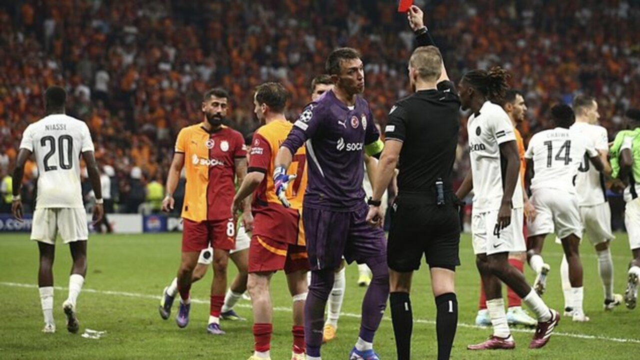 UEFA kalemini kırdı: Fernando Muslera'nın cezası belli oldu!