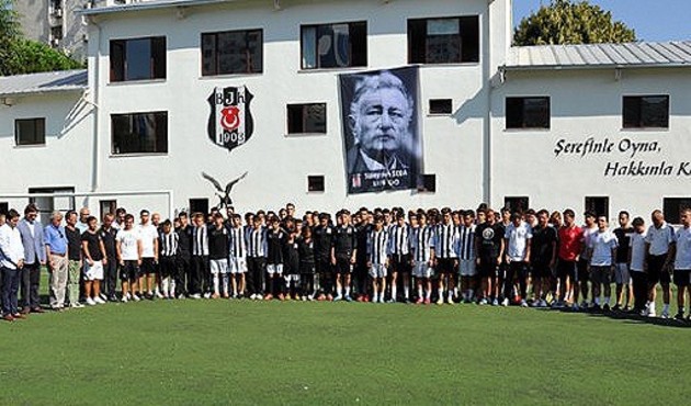 Beşiktaş'ta "Bu hoca Fenerbahçeli" depremi!