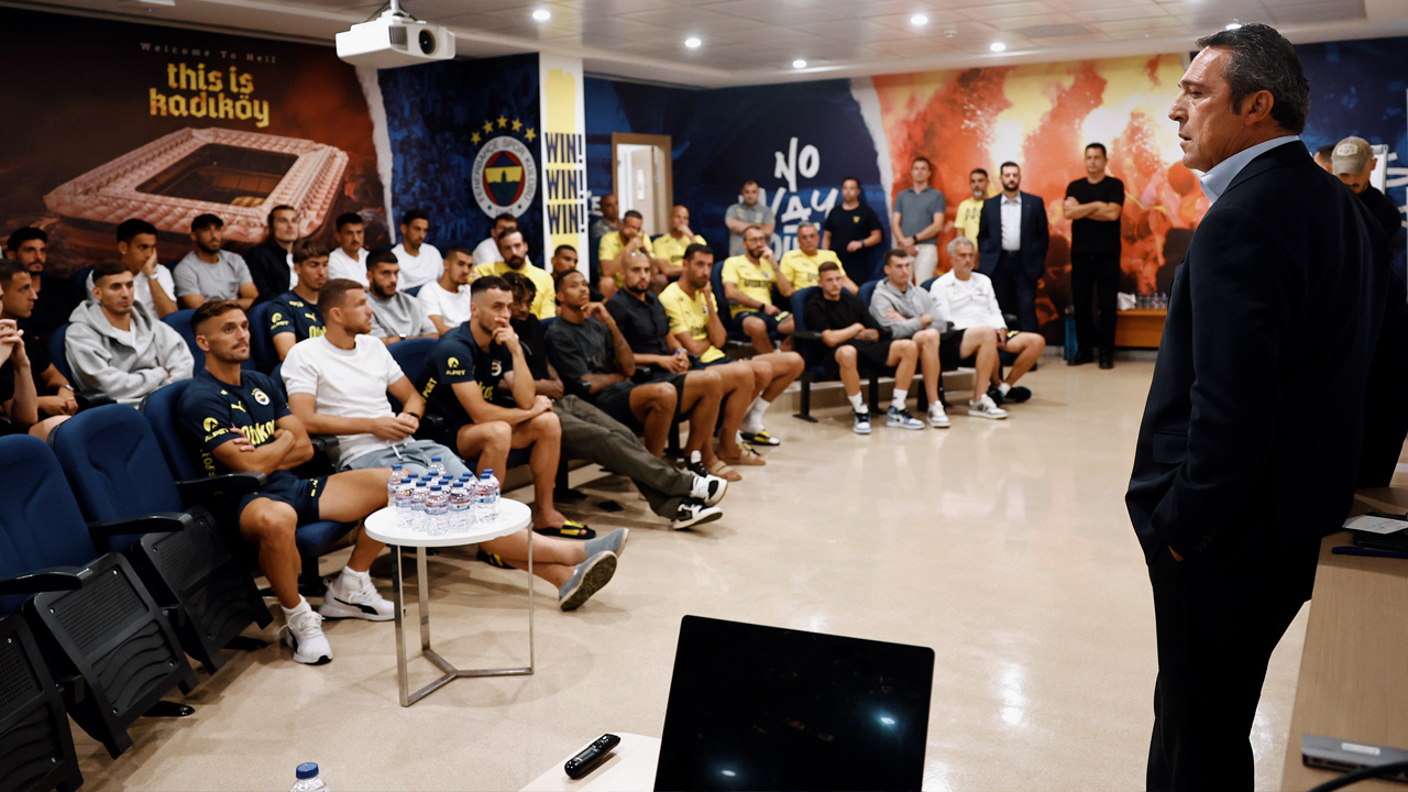 Fenerbahçe'de Ali Koç ve yönetiminden derbi öncesi takıma moral ziyareti