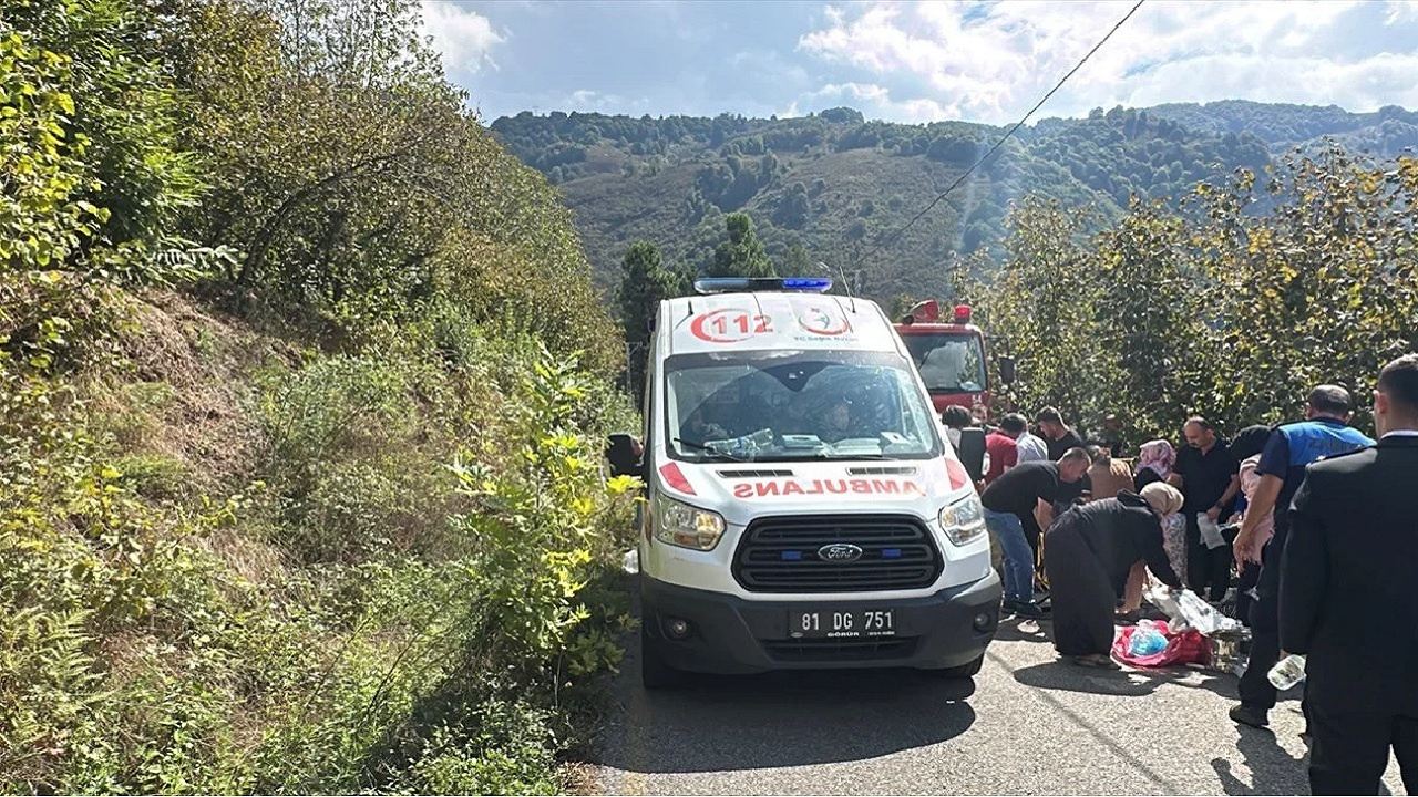 Düzce'de ambulansa yol vermeyen kamyon sürücüsüne para cezası...