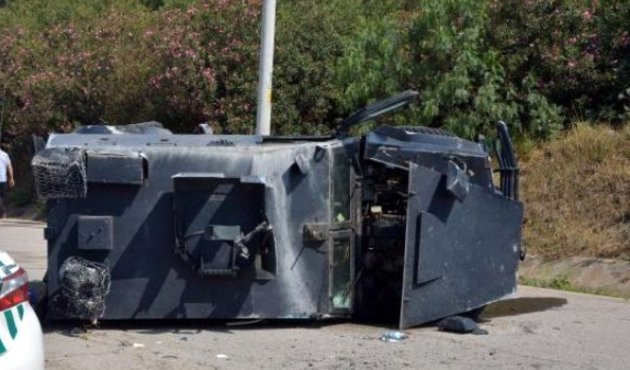 Zırhlı araç devrildi: Yaralı polisler var!