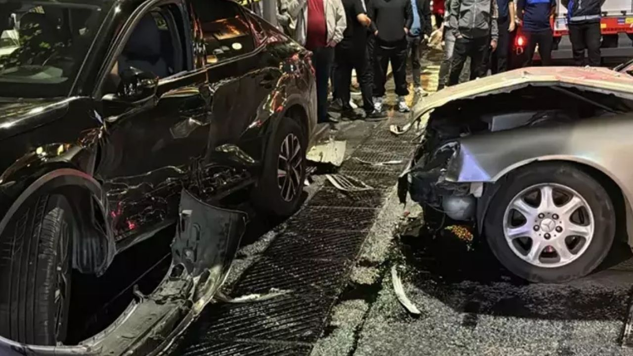 Bir vatandaş restoranla araç arasında kaldı! İstanbul'da feci kaza!