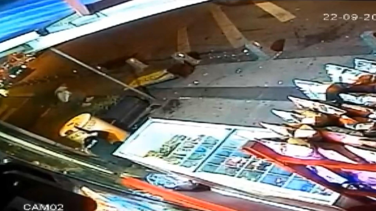 O anlar kaydedildi! Ümraniye'de denetim noktasında polise saldırı! 1 polis yaralı!