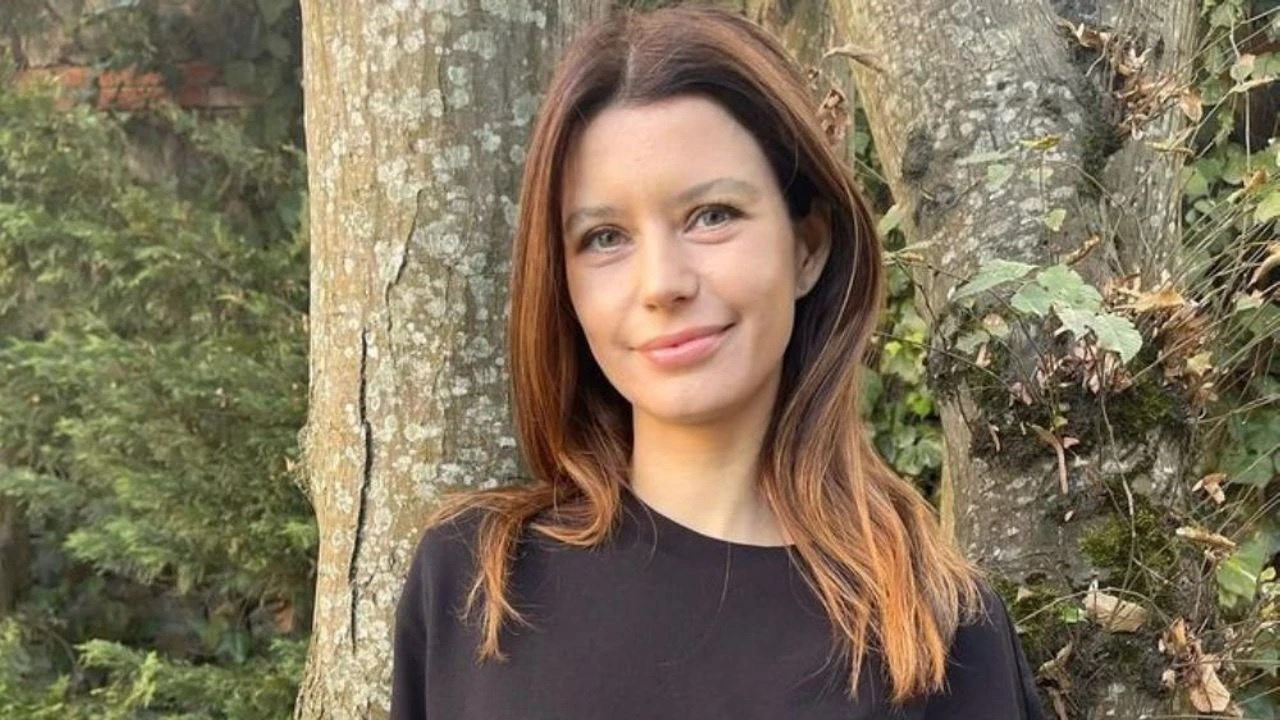 Alacağı ücret çok konuşuldu! Beren Saat'in yeni projesinde partnerleri belli oldu...