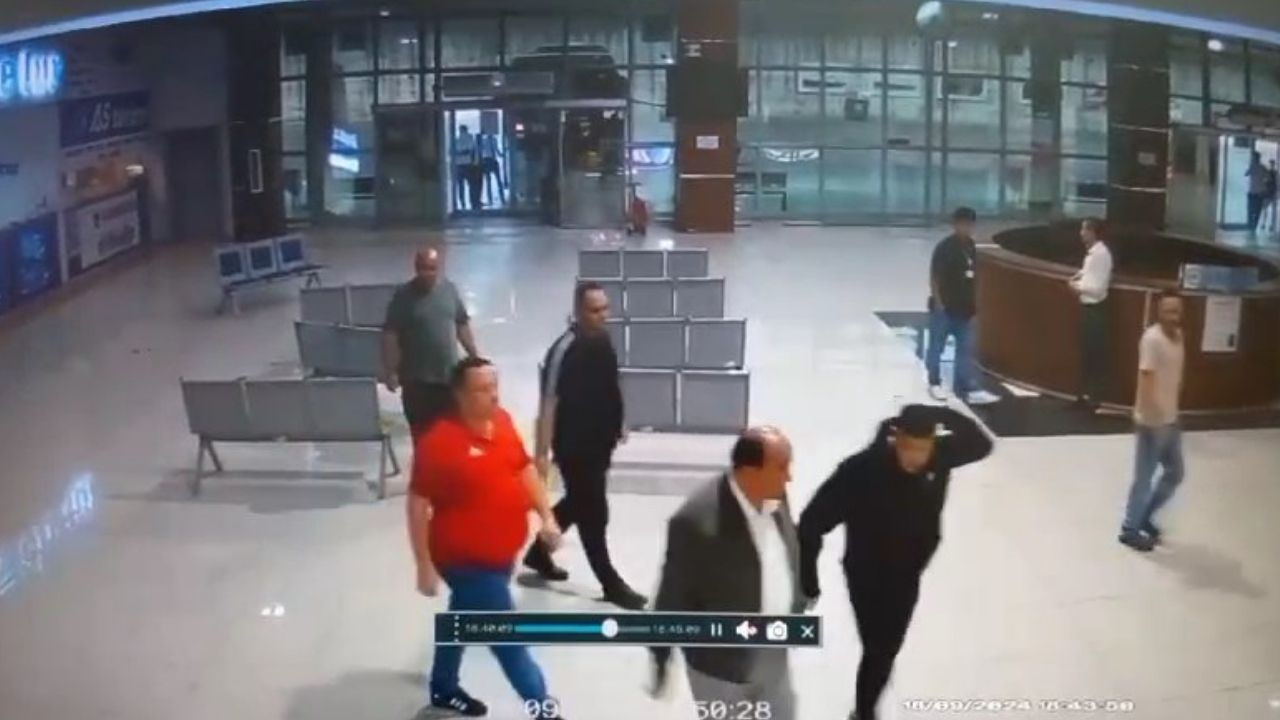 İYİ Partili belediye başkanı ve oğlu terminalde husumetlileriyle kavga etti; o anlar kamerada