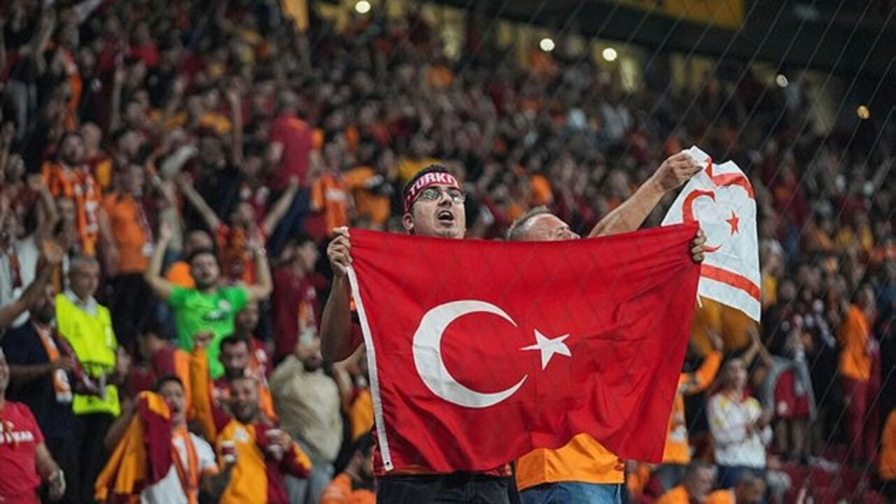 Galatasaray taraftarından 'Konstantinopolis' paylaşımına gönderme!
