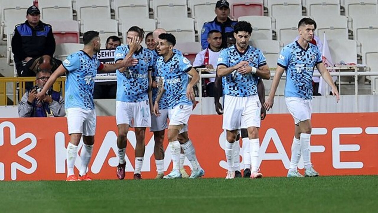 Başakşehir Sivas'ta kazandı, 3 puanı hanesine yazdırdı! Sivasspor 1 - 2 Başakşehir | Maçın özeti
