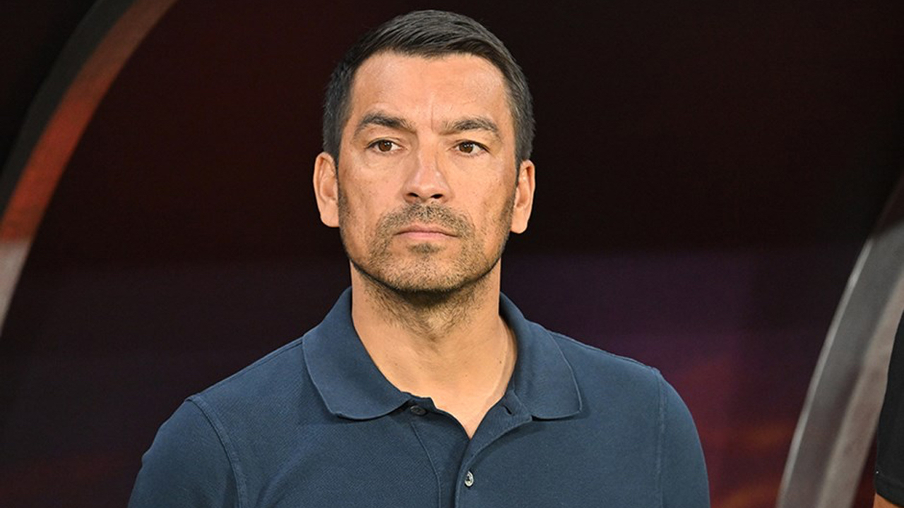 Beşiktaş taraftarından Ajax maçı sonrası Giovanni van Bronckhorst'a sitem