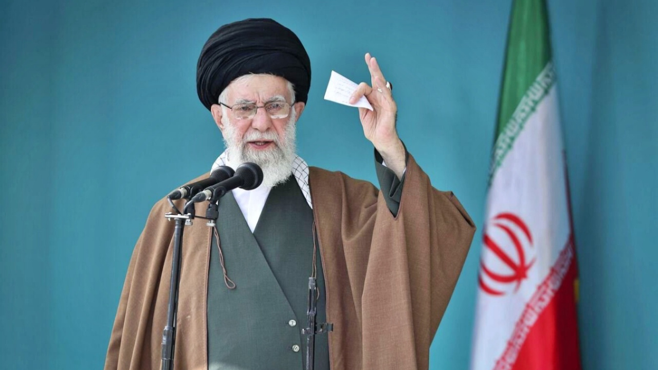İran dini lideri Hamaney: Direnişin tüm güçleri Hizbullah'a destek için yanlarında olacak!