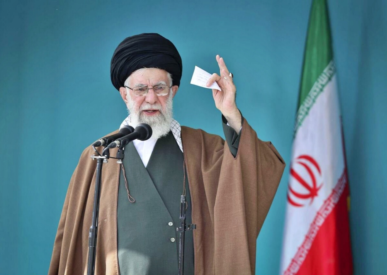İran dini lideri Hamaney: Direnişin tüm güçleri Hizbullah'a destek için yanlarında olacak!