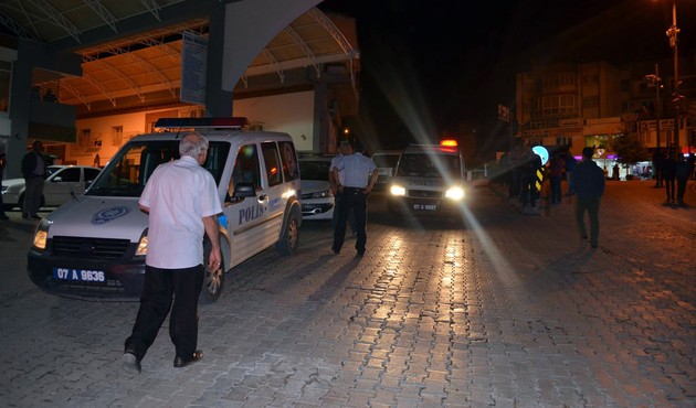 Antalya'da 6 Suriyeliyi dövmek için 600 kişi toplandı!