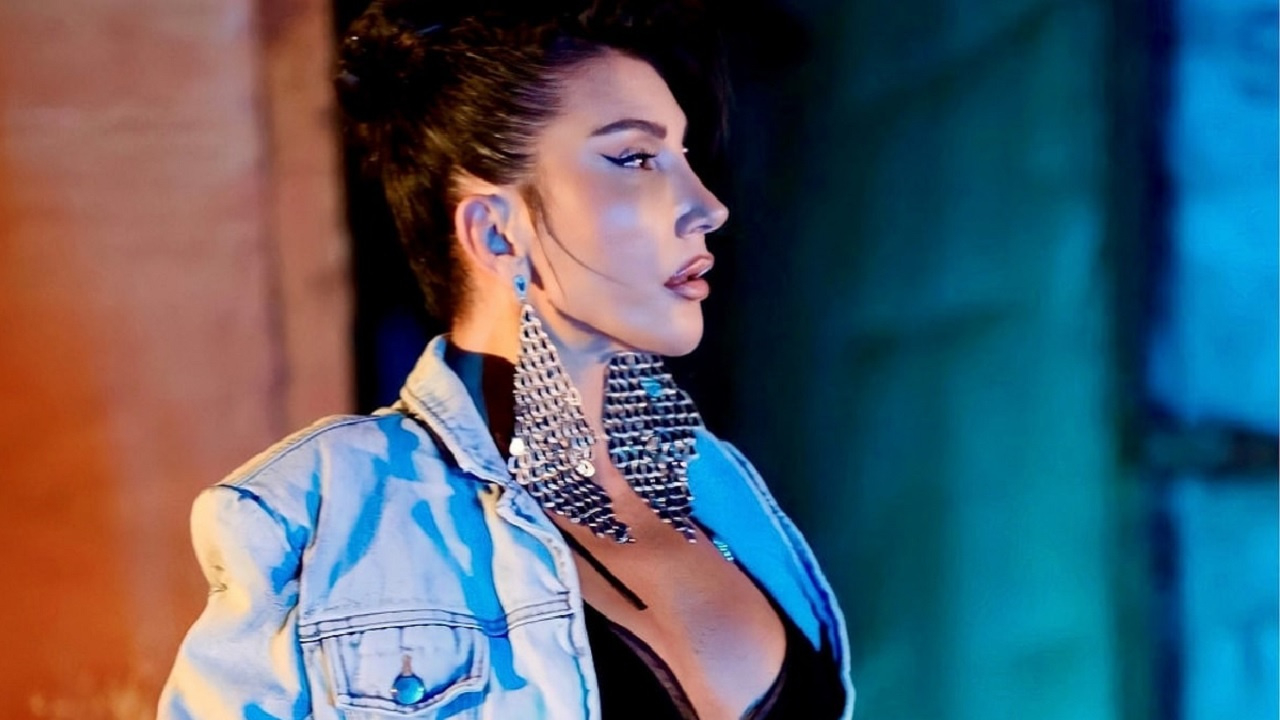 Hande Yener Sezen Aksu'nun "Git" şarkısı ile sahneyi salladı!