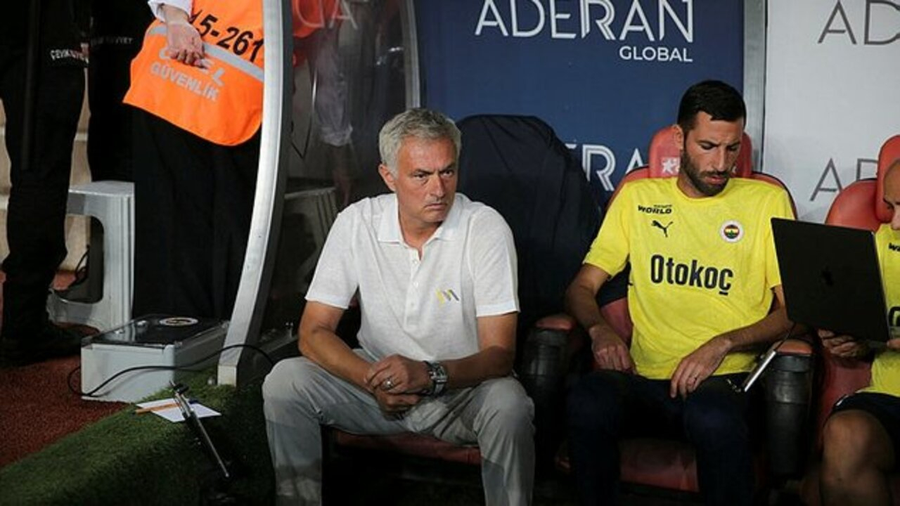 Jose Mourinho'dan gündemi belirleyen hareket: Laptopunu aldı ve....