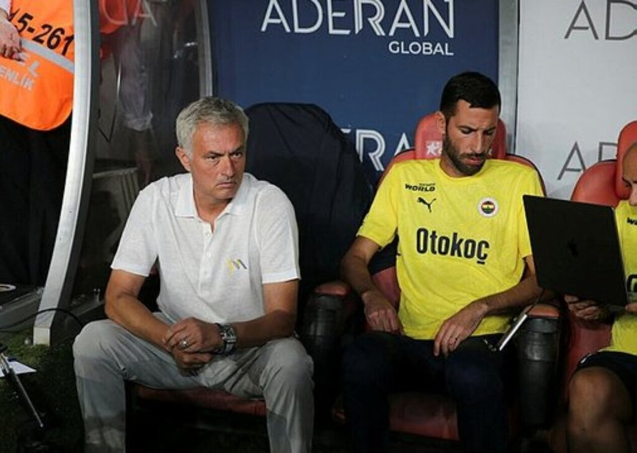 Jose Mourinho'dan gündemi belirleyen hareket: Laptopunu aldı ve....