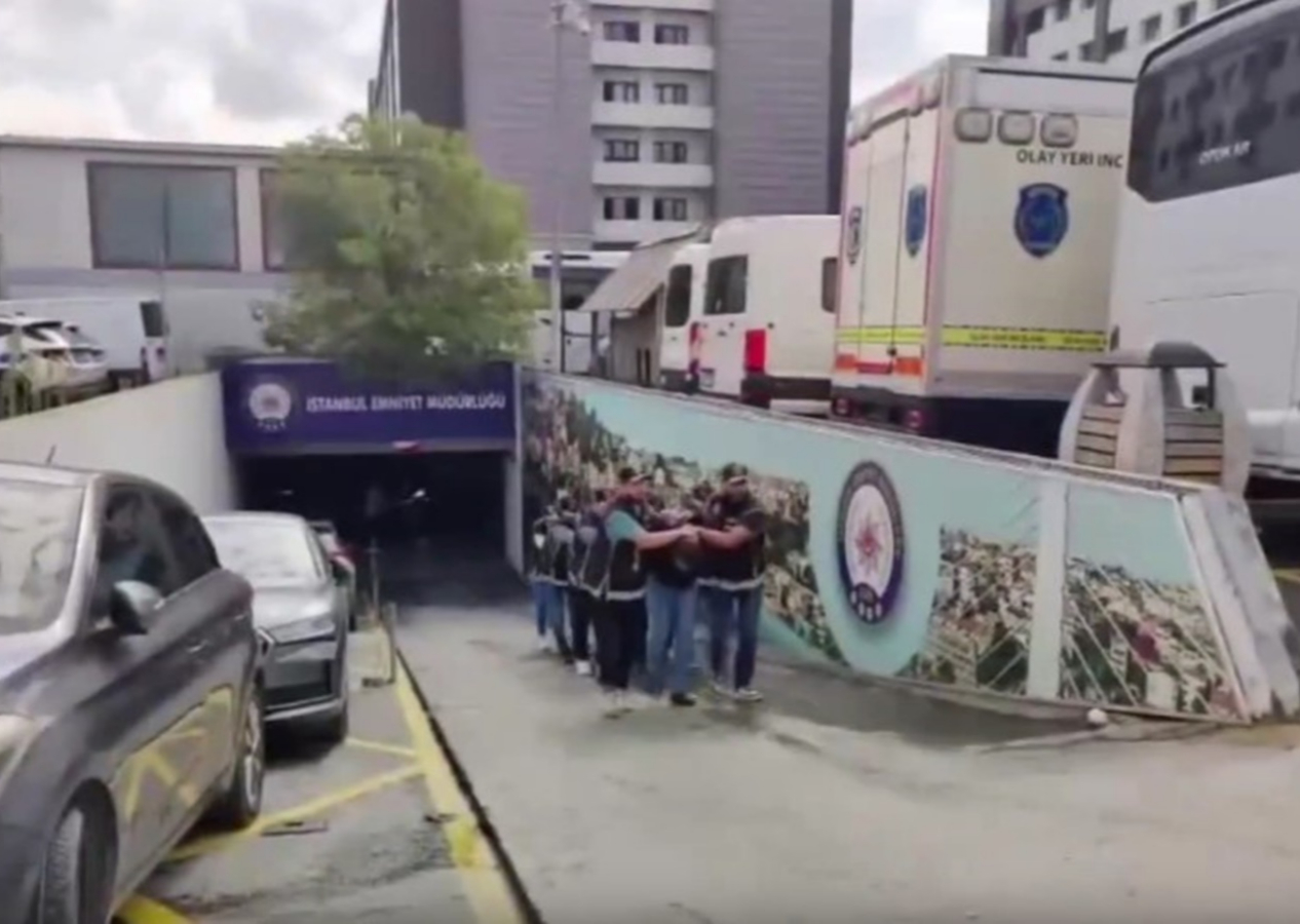 İstanbul’da Kuyu-30 Operasyonu! İş yerlerlerini kurşunlayan organize suç örgütü üyesi 23 şüpheli yakalandı