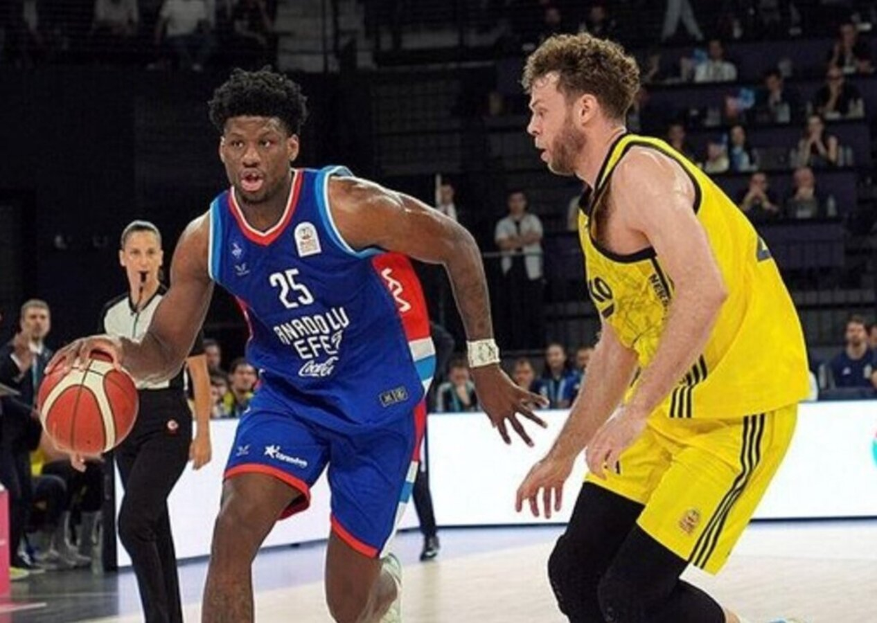 Anadolu Efes derbiyi kazandı, Cumhurbaşkanlığı Kupası'nı aldı! Fenerbahçe Beko 82 - 83 Anadolu Efes | Final maçının özeti