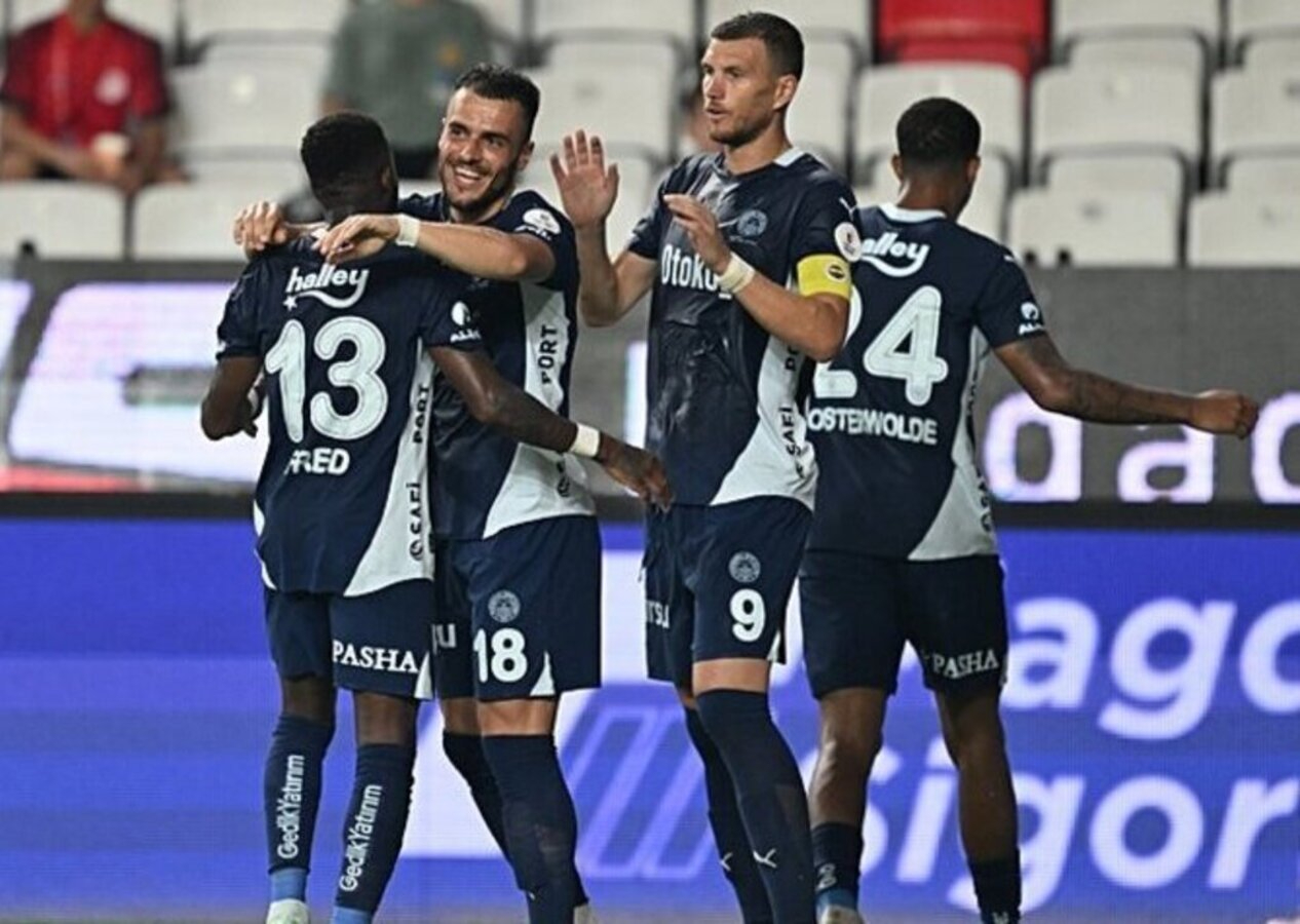 Fenerbahçe duble yaptı, zirveye bir adım daha yaklaştı! Antalyaspor 0 - 2 Fenerbahçe | Maçın özeti