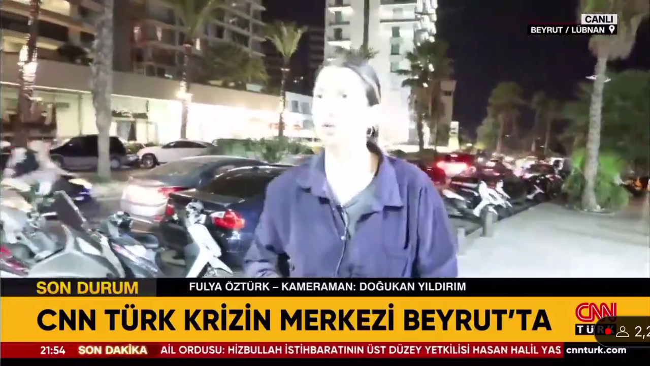 Canlı yayında müdahale! CNN Türk muhabiri Fulya Öztürk Beyrut'ta saldırıya uğradı