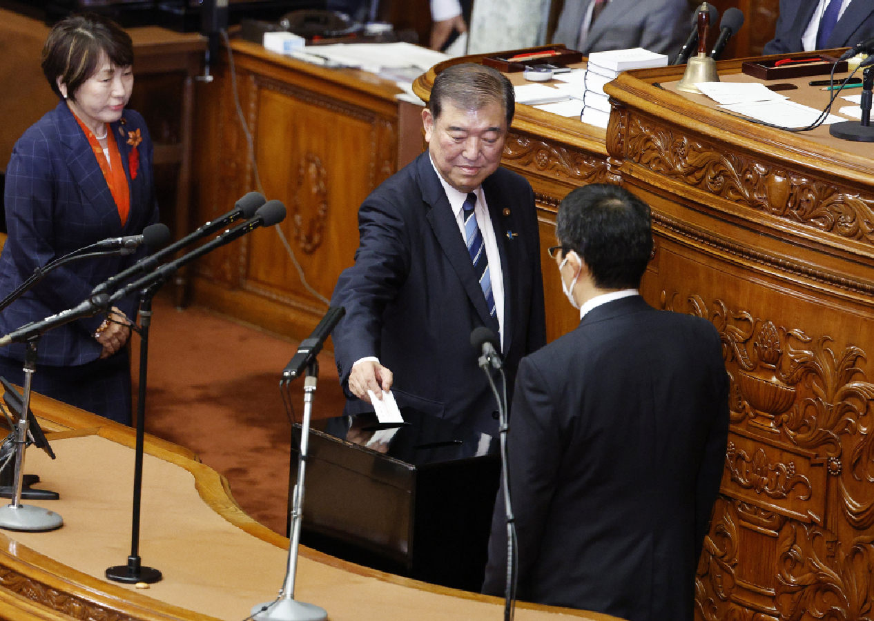 Japonya'nın yeni başbakanı eşcinsel evliliği savunan Shigeru Ishiba oldu