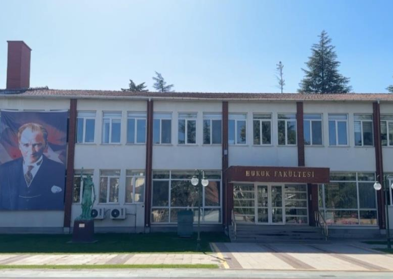 Anadolu Üniversitesi'ni yasa boğan ölüm! Eli Nur Aydın ders çıkışı fenalaştı, hastanede can verdi
