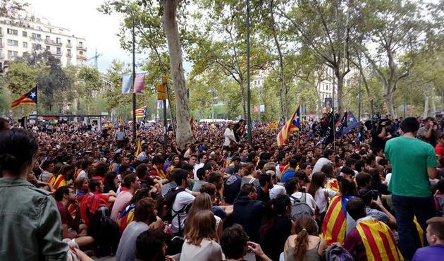 İspanya karıştı! Barcelona Üniversitesi işgal edildi...