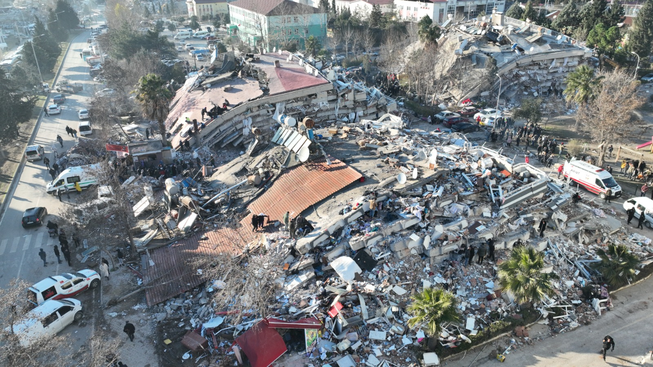 69 kişiye mezar oldu! Asrın depreminde Hacı Ömer Apartmanı davasında flaş iddia!