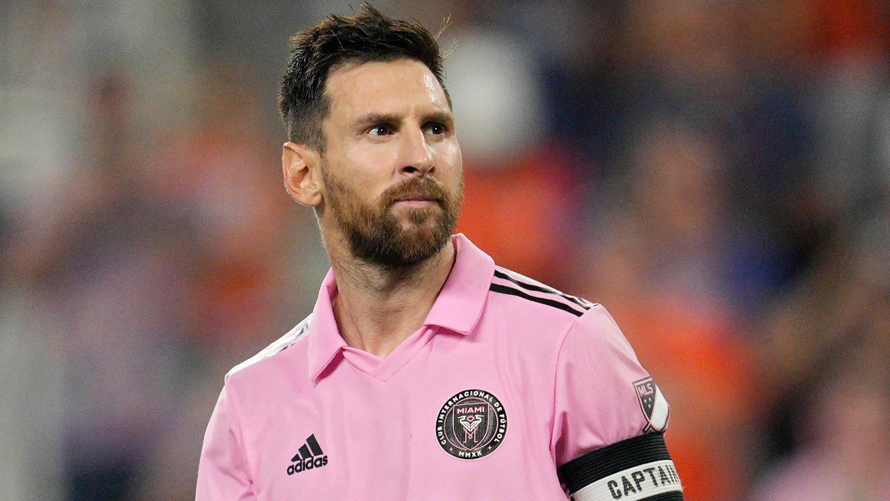 Lionel Messi kupalara doymuyor! Kariyerinin 46. kupasını kazandı