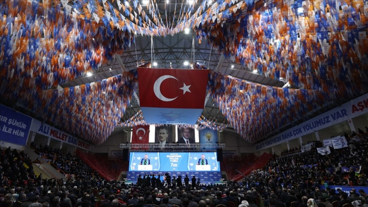 AK Parti'de, 41 il başkanı ile 547 ilçe başkanı değiştirildi!