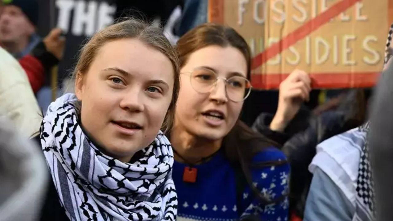 İklim aktivisti Greta bir kez daha gözaltında! Taktığı kefiye dikkat çekti